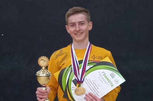 Студент АмГУ стал абсолютным чемпионом первенства Амурской области по настольному теннису 